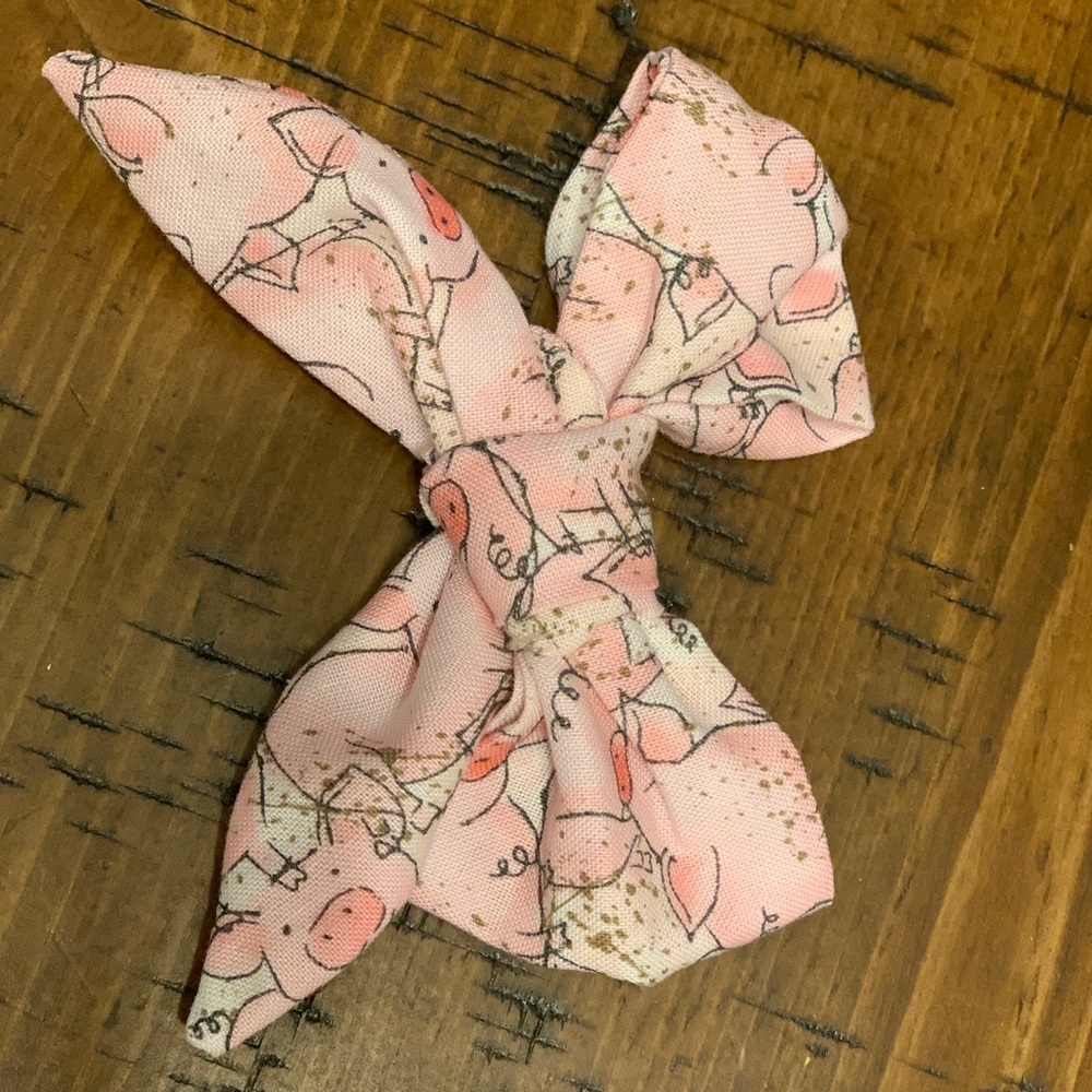2 piggy clip bows for toddler or baby